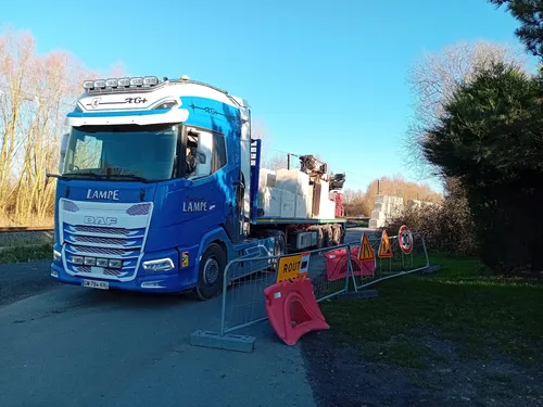 Loon-Plage : le mur de béton, "Mur de la honte", partiellement...