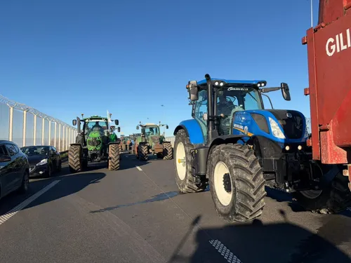 C'est facile de bloquer l'accès au port de Calais, d'après les...