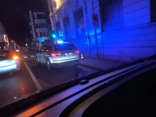 Une femme chute du deuxième étage après un différend familial à...