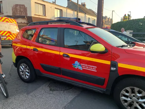 Saint-Omer-Capelle : une voiture prend la fuite après avoir percuté...