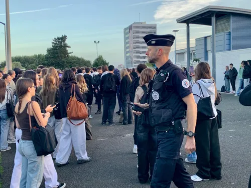 Calais : un lycéen de 15 ans brûlé après l'explosion d'une bombe...