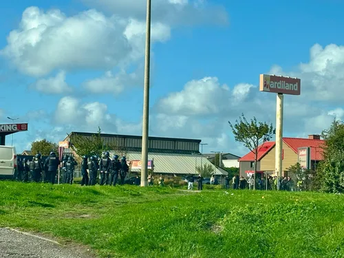 Deux blessés à Calais : la police face aux lycéens et gilets jaunes 