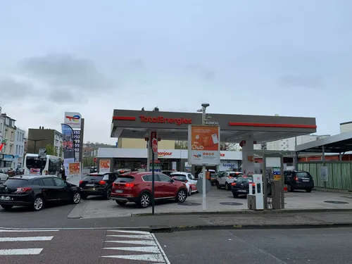 Essence : files d'attente et inquiétudes dans les stations Total  