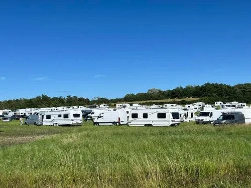 Baincthun : plus de 200 caravanes débarquent illégalement dans le...