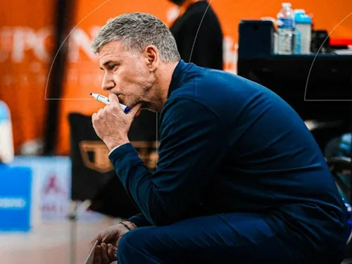 Basket : Jean-Christophe Prat qui reste, Sébastien Devos qui s'en...
