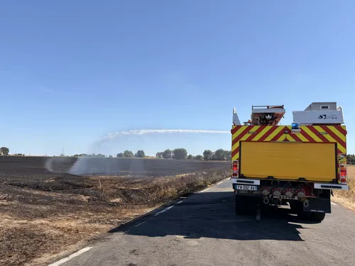 Plus de deux hectares de chaume détruits par un incendie à Hondschoote