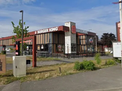 Calais : poignardé dans le dos devant Burger King après  un vol qui...