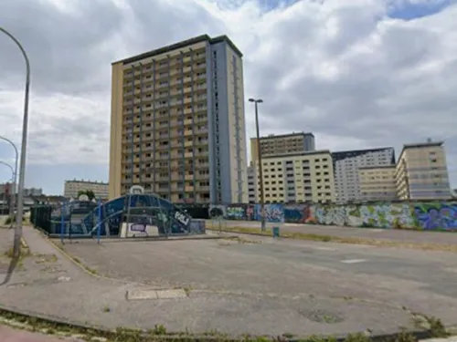 Calais : un homme menace de sauter depuis le toit d'un immeuble de...