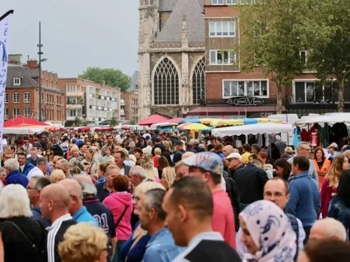 La braderie du 15 août à Dunkerque, de bonnes affaires et quelques...