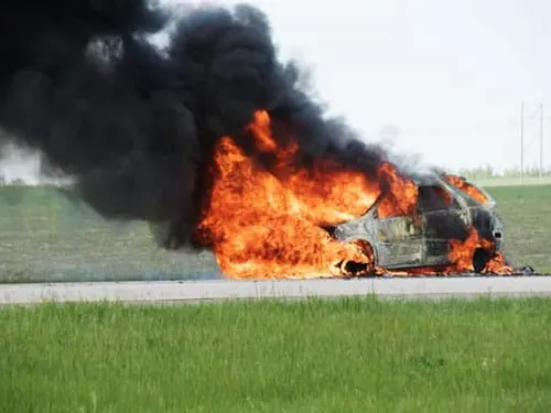A16 : une Audi prend feu entre Boulogne-sur-Mer et Calais 