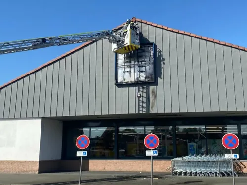 Un incendie frappe le Lidl de Cappelle-la-Grande