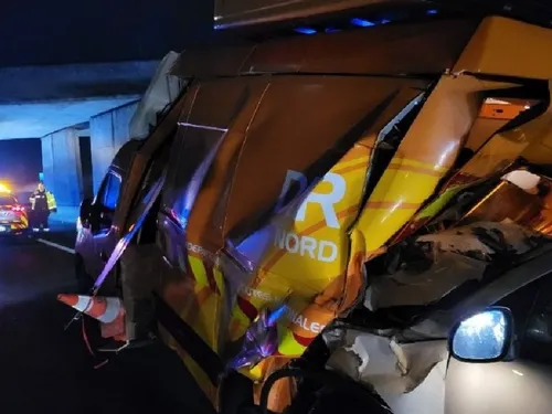 Un camion de la DIR Nord percuté de plein fouet par une voiture sur...