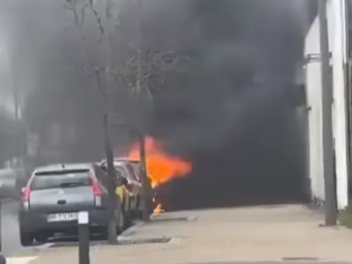 Dunkerque : une voiture en feu en plein quartier du Jeu-de-Mail