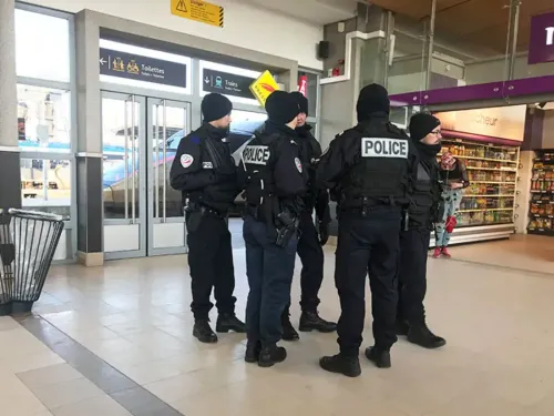 Deux bandes de quartier se retrouvent place de la gare de Dunkerque...