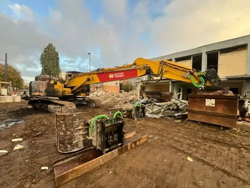 Un engin incendié à Helfaut : chantier à l'arrêt et salariés au...