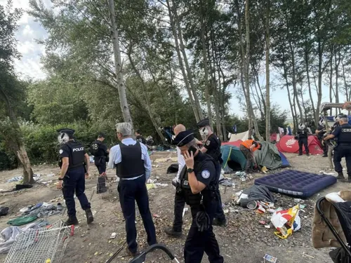 Calais : 73 personnes déplacées lors d'un démantèlement au Virval