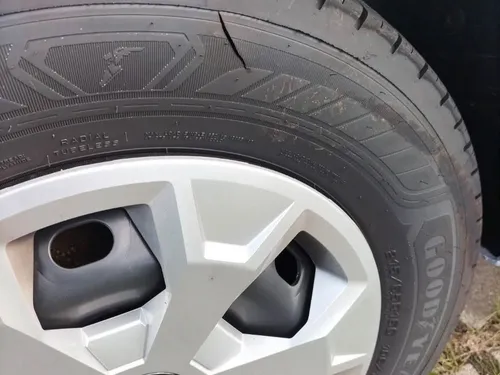 Grande-Synthe : l'OGS découvre ses camionnettes vandalisées...