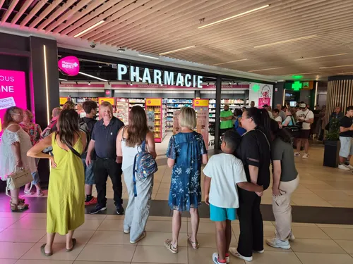 Eclipse solaire : des bagarres et un vol au niveau de la pharmacie...