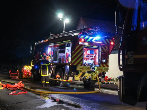 Dennebroeucq : une vingtaine de pompiers mobilisés sur un feu de...