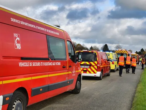 Bourbourg : un bus scolaire impliqué dans un accident, la D300 coupée