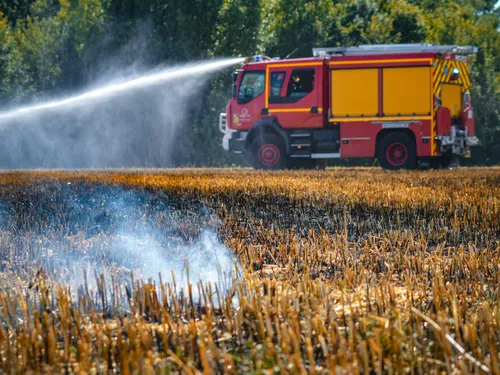 Incendie de cuisine à Saint-Omer, incendie de champ à...
