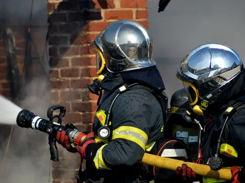 Saint-Omer : deux lances déployées pour éteindre un incendie...