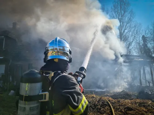 Zoteux : un incendie ravage la toiture d'une maison
