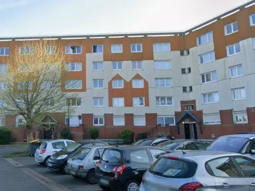 Un feu de moto dans un immeuble à Longuenesse, une femme blessée