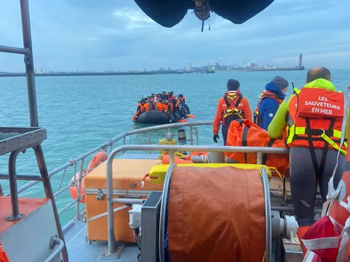 803 arrivées en Angleterre et 151 personnes sauvées dans le...