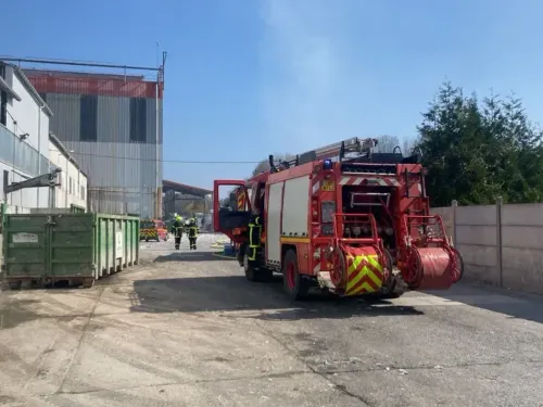Blendecques : un incendie se déclare dans des ballots de papier à...