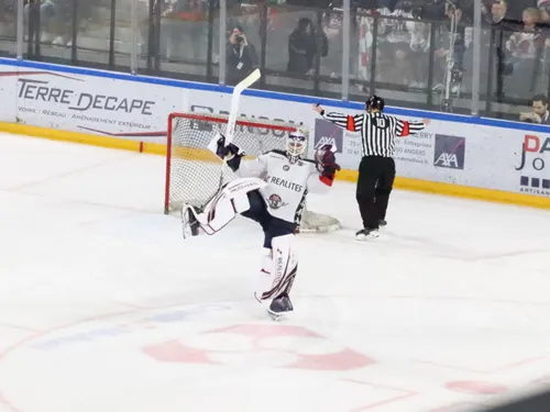 Hockey sur glace. Evan Cowley devrait prolonger