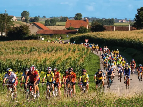 Haut-Anjou. Qui sont ces centaines de cyclistes sur les routes de...