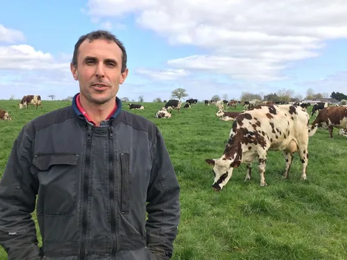 En Anjou et en Mayenne, des producteurs laitiers s'engagent à...