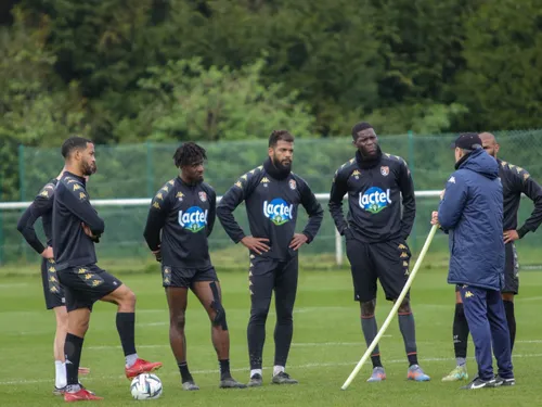 Stade lavallois. Les fins de contrats, ça attendra