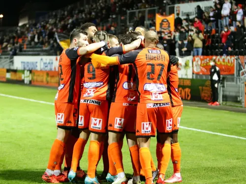 Stade lavallois : le club dévoile un nouveau maillot pour ses 120 ans