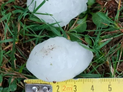 En Mayenne, des grêlons gros comme des balles de ping-pong ce lundi...