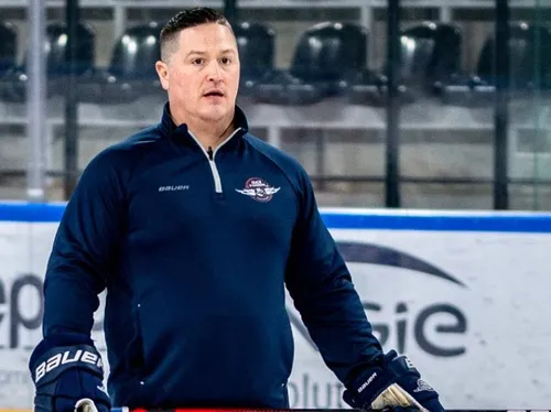 Ducs d'Angers. Après l'échec en play-offs, l'entraîneur Jason...