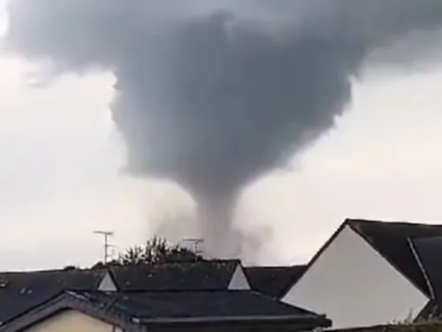 Près d'Ernée, une évaluation des dégâts des cultures de maïs après...