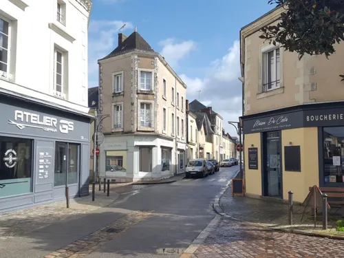 Craon. Brocante, stationnement, commerce en ligne, une commission...