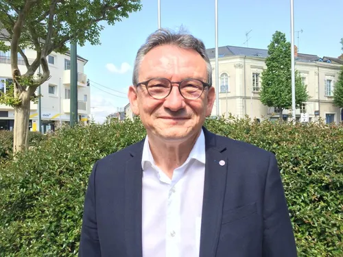 Législatives 2022 : Christophe Langouët se présente en candidat...