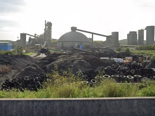 Saint-Pierre-la-Cour. Un feu de cuve à fioul dans l'usine Lafarge