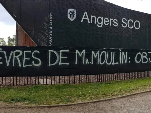 Certains supporters d'Angers Sco affichent leur mécontentement