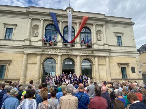 Une mobilisation devant les mairies de la Région en soutien au...