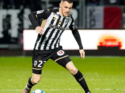 Stade lavallois : Antonin Bobichon, le milieu d'Angers Sco, va...