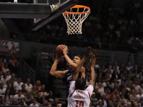 Basketball : Pas d'exploit pour l'Etoile Angers Basket, déchue à...