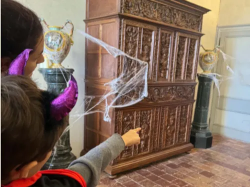 Près d'Angers. Quand Halloween permet de faire visiter le château...