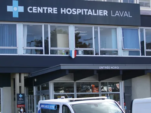 Laval : "les soignants s’écroulent, les hôpitaux français sont à...