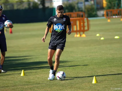 Stade lavallois : Hamza Mouali quitte déjà Laval et signe en Algérie