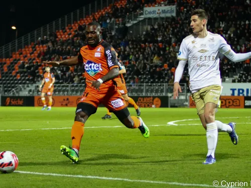 Stade lavallois : Laval renverse Créteil et prend la tête du National