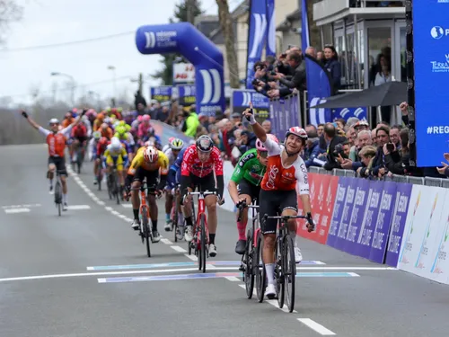 EN IMAGES. Pays de la Loire Tour : même touché, on a entendu le...